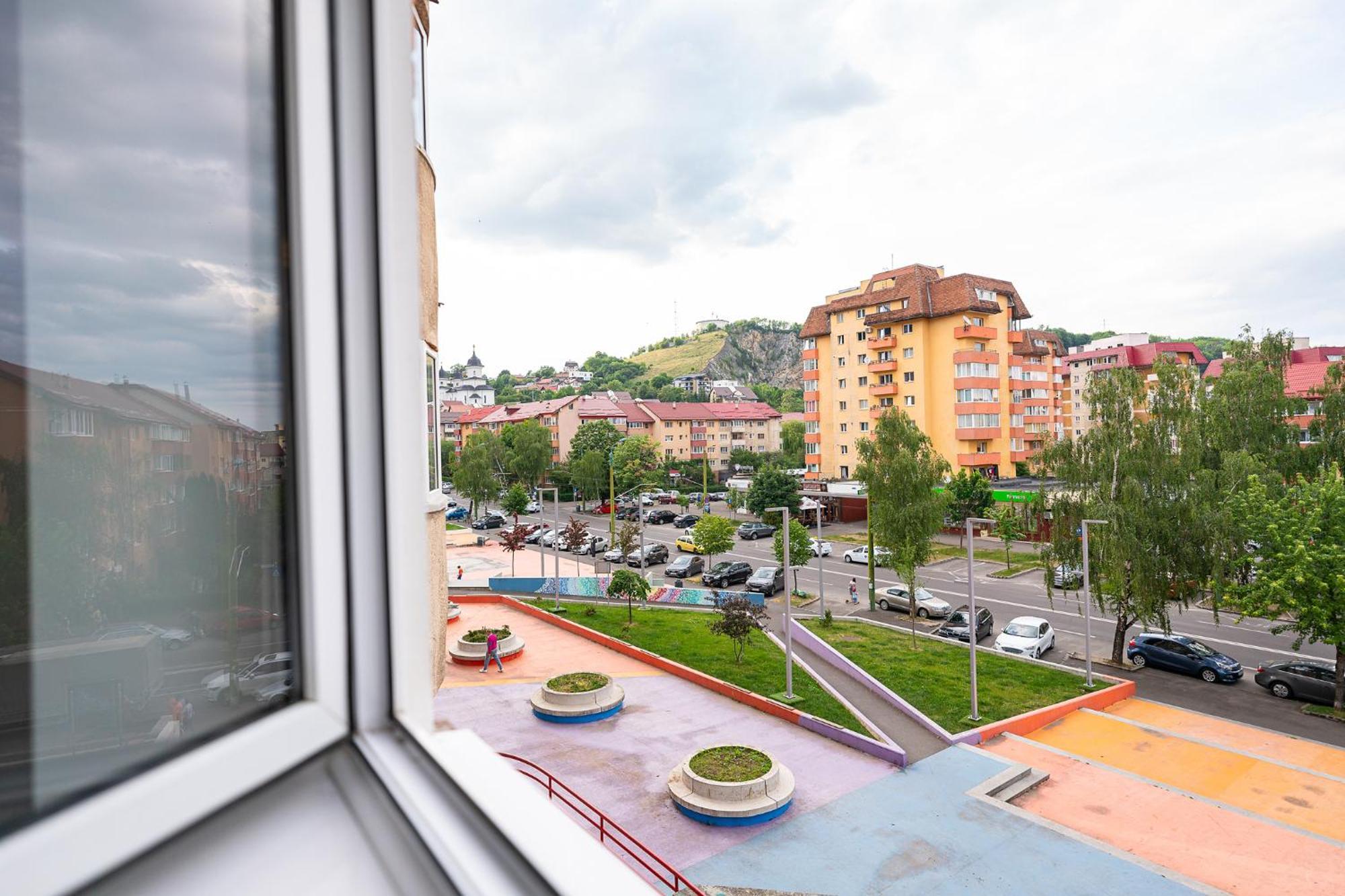 Metropolitan Wildscape View Apartment Brasov Bagian luar foto